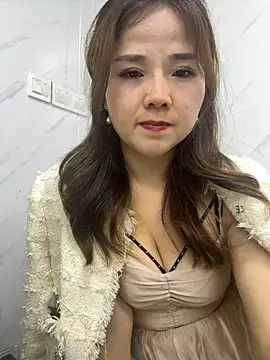 Snapshot of Efangfang chatting on February 28, 2025, 1:03 pm Efangfang online show from February 28, 2025, 1:03 pm
