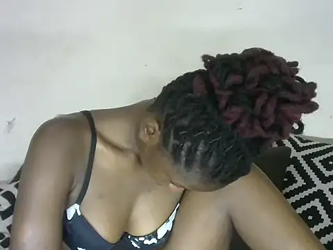 Pretty-emmie online show from February 19, 2025, 10:34 am