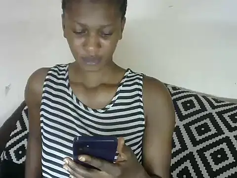 Pretty-emmie online show from February 19, 2025, 2:01 pm