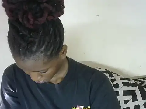 Pretty-emmie online show from February 21, 2025, 1:33 pm