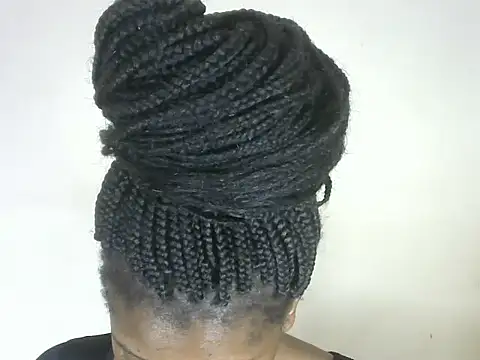 Pretty-emmie online show from October 5, 2025, 4:49 pm