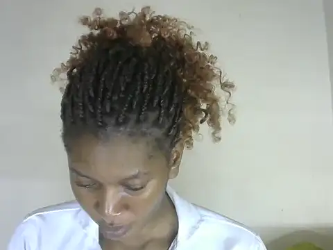 Pretty-emmie online show from October 12, 2025, 4:17 pm