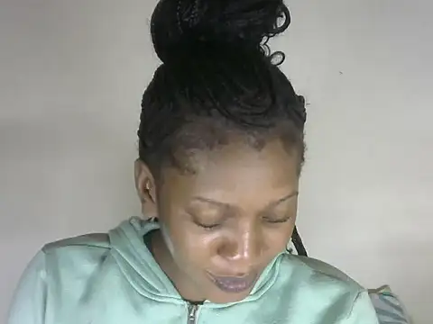 Pretty-emmie online show from October 26, 2025, 4:07 am