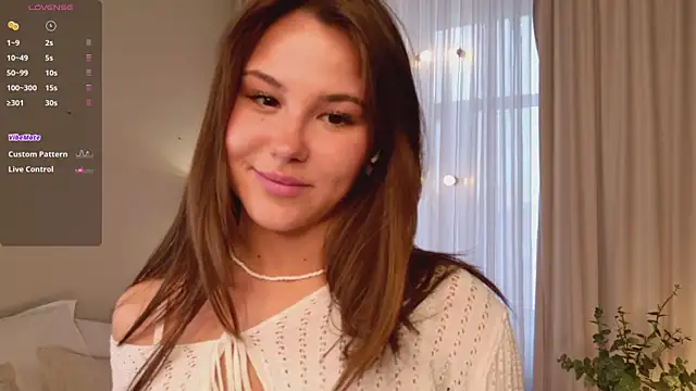 EmiliaDreams online show from May 7, 2026, 3:39 pm