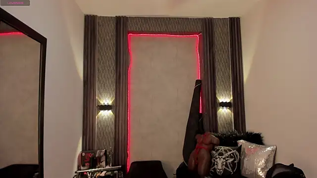 selene red  online show from January 22, 2025, 5:06 pm