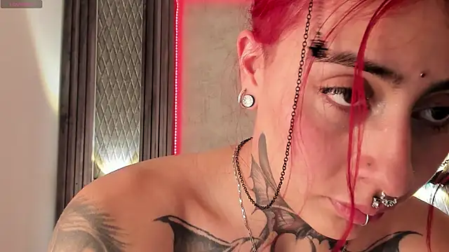 selene red  online show from January 28, 2025, 10:01 pm