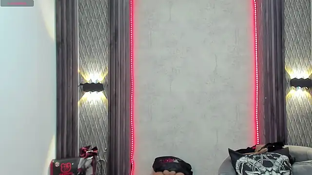 selene red  online show from February 14, 2025, 7:44 pm