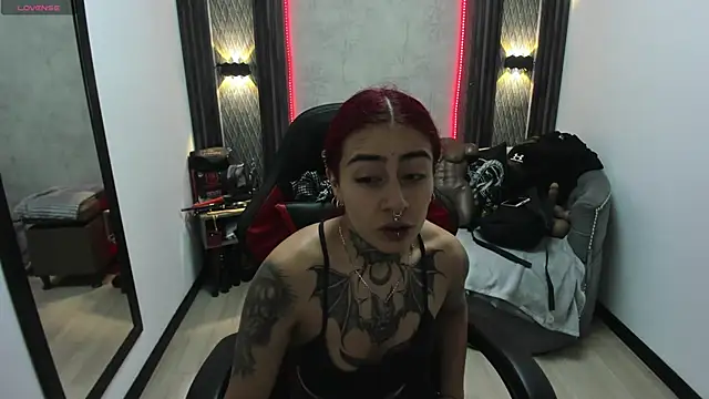 selene red  online show from February 26, 2025, 12:36 pm