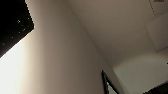 selene red  online show from November 11, 2025, 1:44 pm