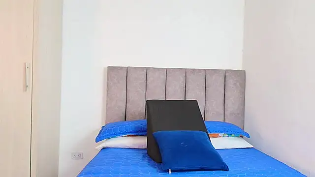 Snapshot of karina_lewis_ chatting on December 27, 2024, 3:20 am karina lewis online show from December 27, 2024, 3:20 am