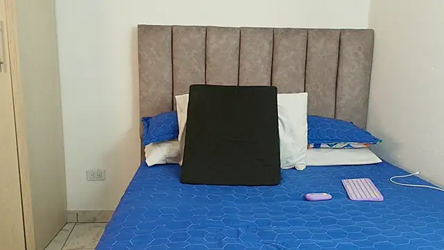 Snapshot of karina_lewis_ chatting on February 26, 2025, 7:09 am karina lewis online show from February 26, 2025, 7:09 am