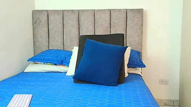 Snapshot of karina_lewis_ chatting on September 11, 2025, 4:23 am karina lewis online show from September 11, 2025, 4:23 am