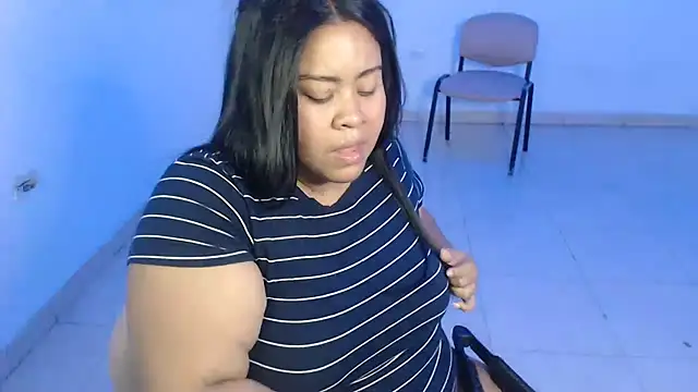 nikky2025 online show from September 18, 2025, 4:58 am