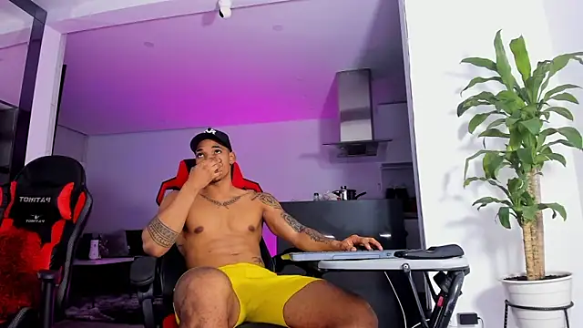 TROYWESLY- online show from February 12, 2025, 1:41 am