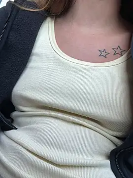 18petitewhitegirl online show from April 23, 2026, 11:51 pm