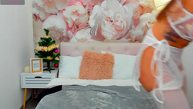 AprilWong online show from December 20, 2025, 6:20 am