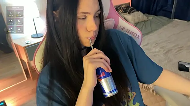 jennetdoll online show from February 17, 2025, 2:26 pm