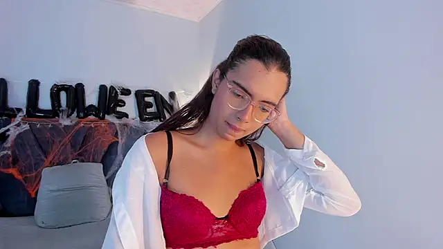 Snapshot of sara_saenz99 chatting on October 20, 2025, 8:20 pm sara saenz99 online show from October 20, 2025, 8:20 pm