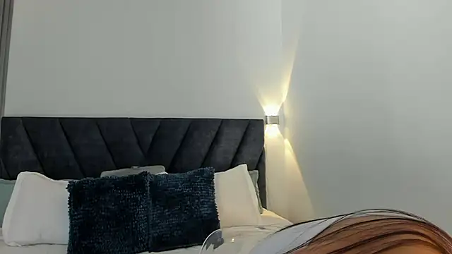 Snapshot of sara_saenz99 chatting on November 7, 2025, 8:31 pm sara saenz99 online show from November 7, 2025, 8:31 pm