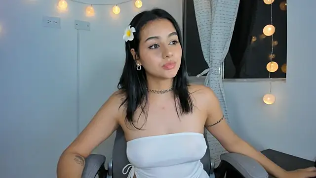 julia strauns online show from December 3, 2024, 9:00 am