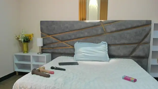 Julia Gomes online show from October 31, 2025, 5:03 pm