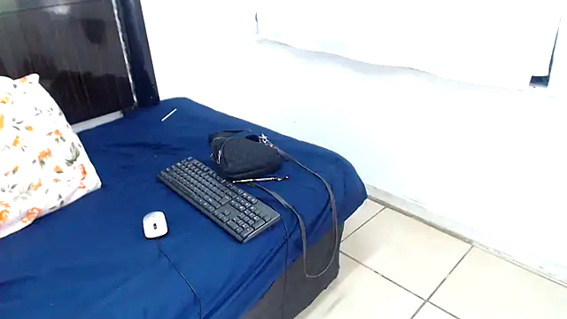 Snapshot of xlover35 chatting on December 17, 2024, 1:38 pm xlover35 online show from December 17, 2024, 1:38 pm