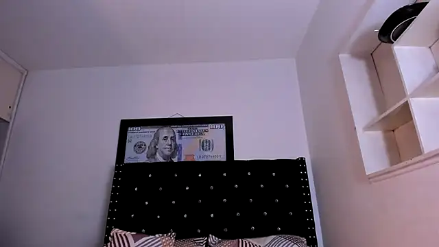 Snapshot of valerie_luxe_ chatting on April 21, 2026, 1:42 am valerie luxe online show from April 21, 2026, 1:42 am