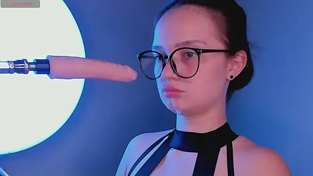 bitchpeace  online show from July 11, 2026, 8:33 pm