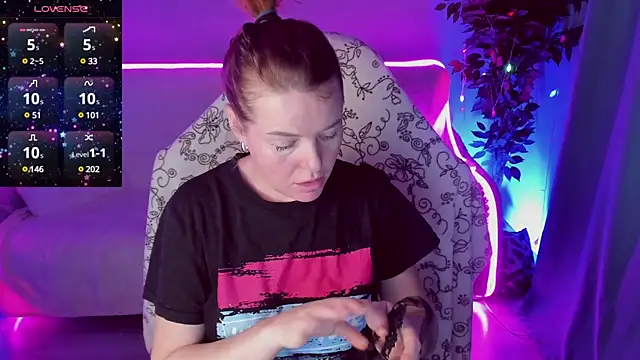 Snapshot of Sexy-Housewife chatting on January 15, 2025, 2:35 pm Sexy-Housewife online show from January 15, 2025, 2:35 pm