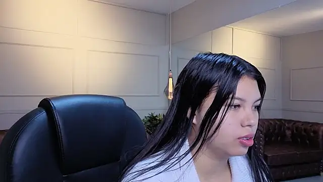 ISA  CUTEE online show from November 18, 2025, 7:18 pm