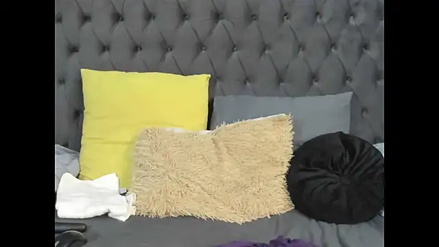 DIRTYTALKINQUEEN online show from September 19, 2025, 8:09 pm