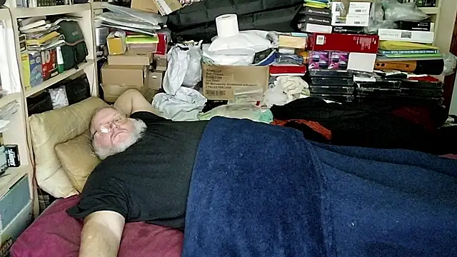 hadeszeuss2 online show from January 3, 2025, 9:15 pm