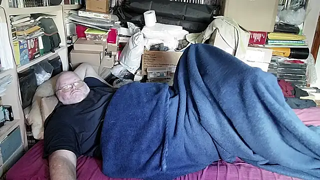 hadeszeuss2 online show from February 3, 2025, 3:17 pm