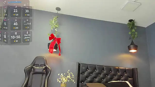 Hannah Miller   online show from December 13, 2024, 11:34 am