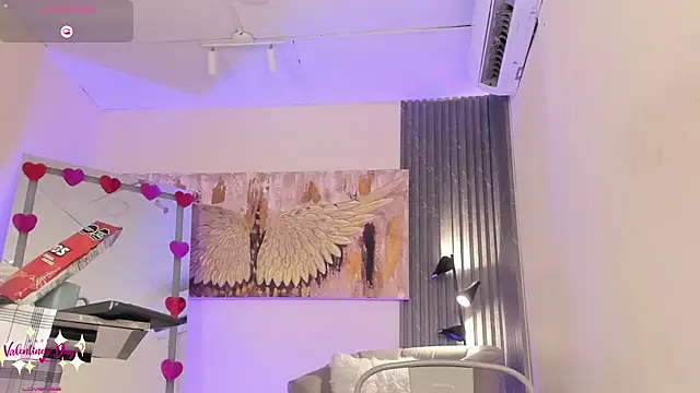 emma alice  online show from February 8, 2025, 3:42 pm