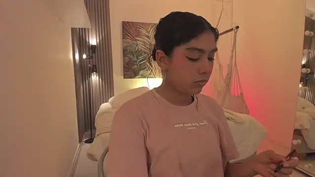 emma alice  online show from November 21, 2025, 12:48 pm