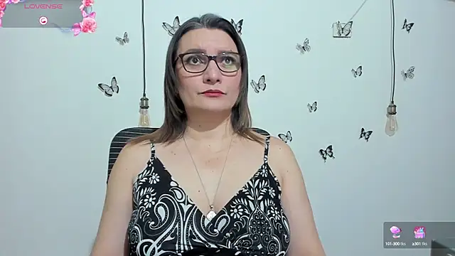 Amie Adams82  online show from September 26, 2025, 6:56 pm