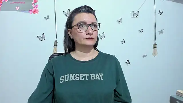 Amie Adams82  online show from December 5, 2025, 6:26 pm