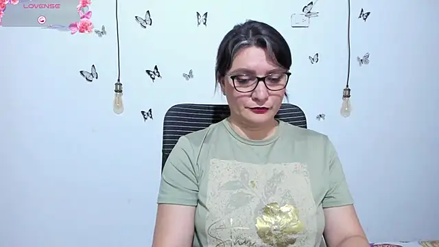 Amie Adams82  online show from April 25, 2026, 2:47 pm