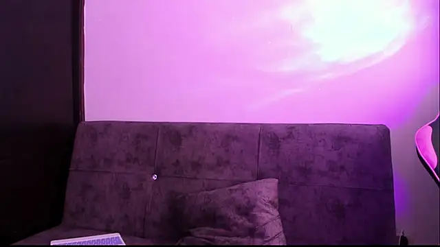 Tender lia online show from November 20, 2025, 3:34 pm