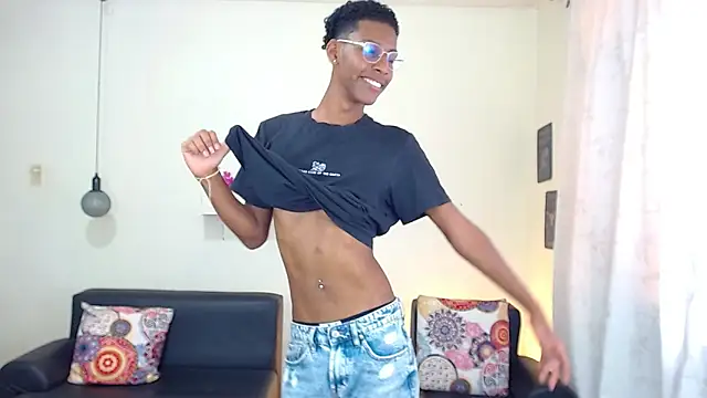 maiki18  online show from January 28, 2025, 7:32 pm