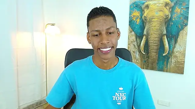 maiki18  online show from October 8, 2025, 9:01 pm