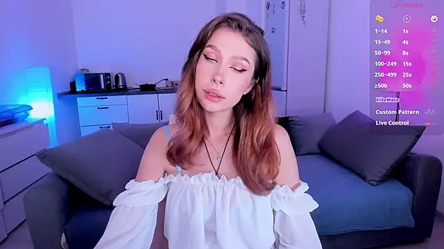 tenderdreams online show from October 3, 2025, 8:17 pm