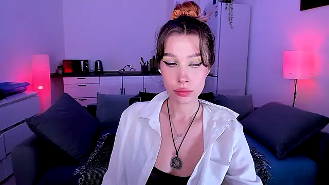 tenderdreams online show from October 9, 2025, 9:13 pm