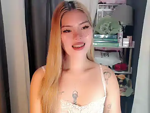 Snapshot of Zyradvega chatting on July 27, 2026, 9:49 am Zyradvega online show from July 27, 2026, 9:49 am