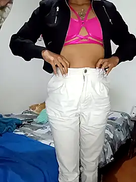 Leslly  online show from January 5, 2025, 6:13 pm