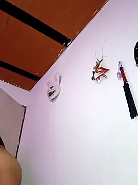 Leslly  online show from September 19, 2025, 11:49 pm