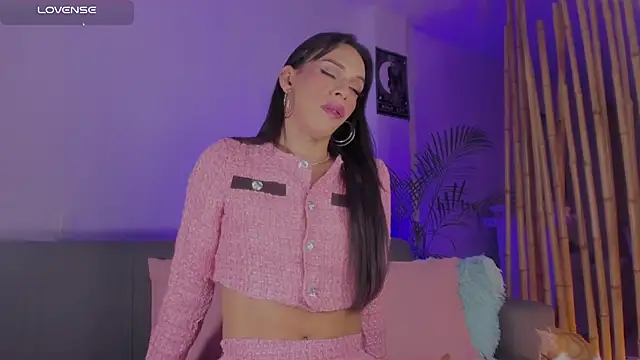 danna v online show from December 19, 2024, 4:34 am