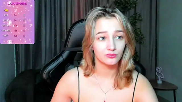 Snapshot of Sinty_Noria chatting on January 14, 2025, 1:04 am Sinty Noria online show from January 14, 2025, 1:04 am