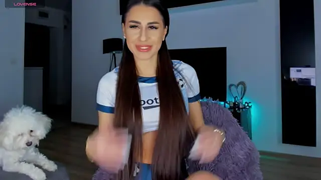 K chic online show from February 6, 2025, 4:58 pm